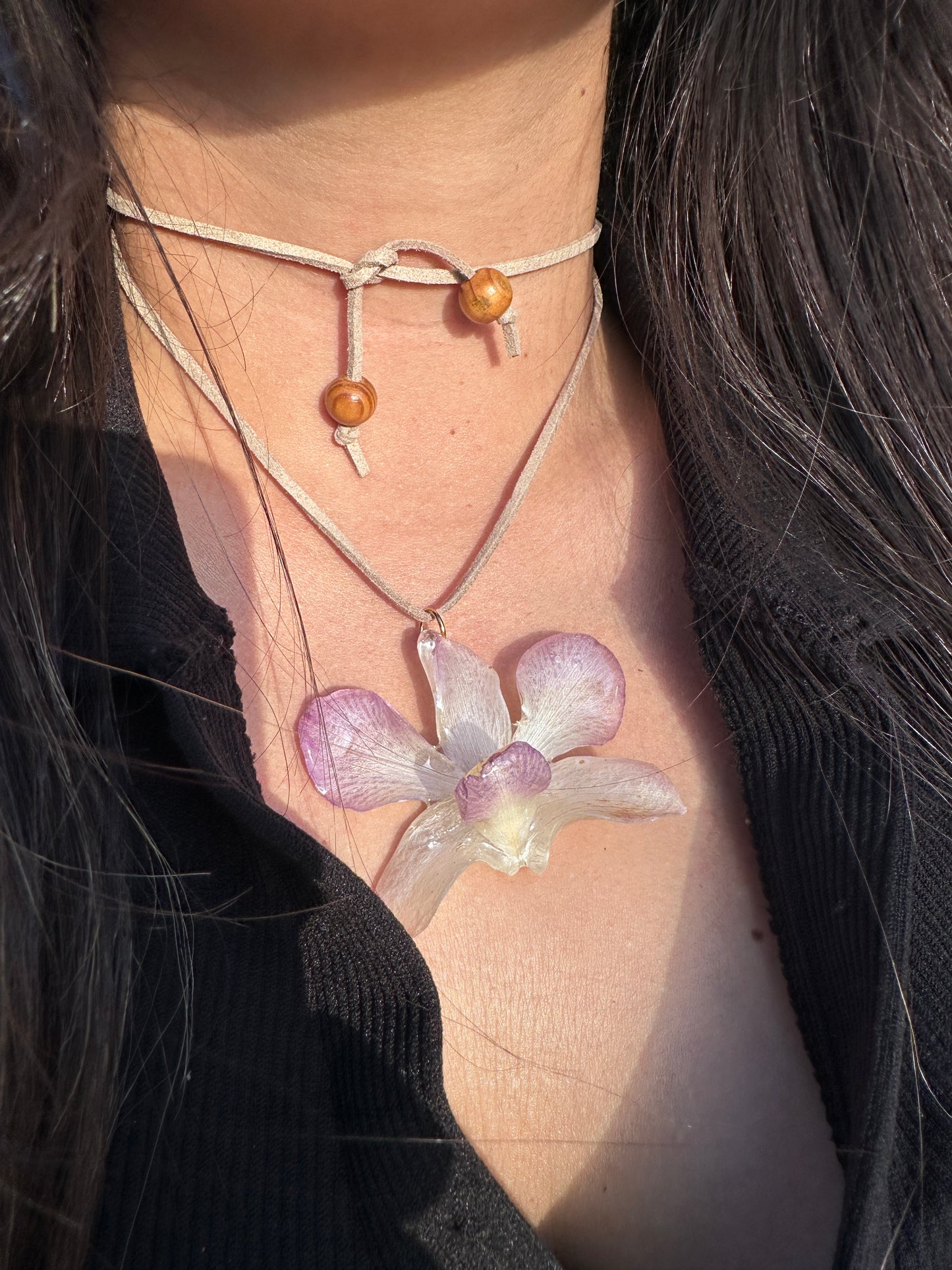 White/purple orchid choker