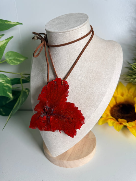 Amapola heart choker