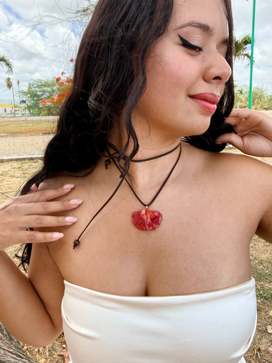 Flamboyan choker