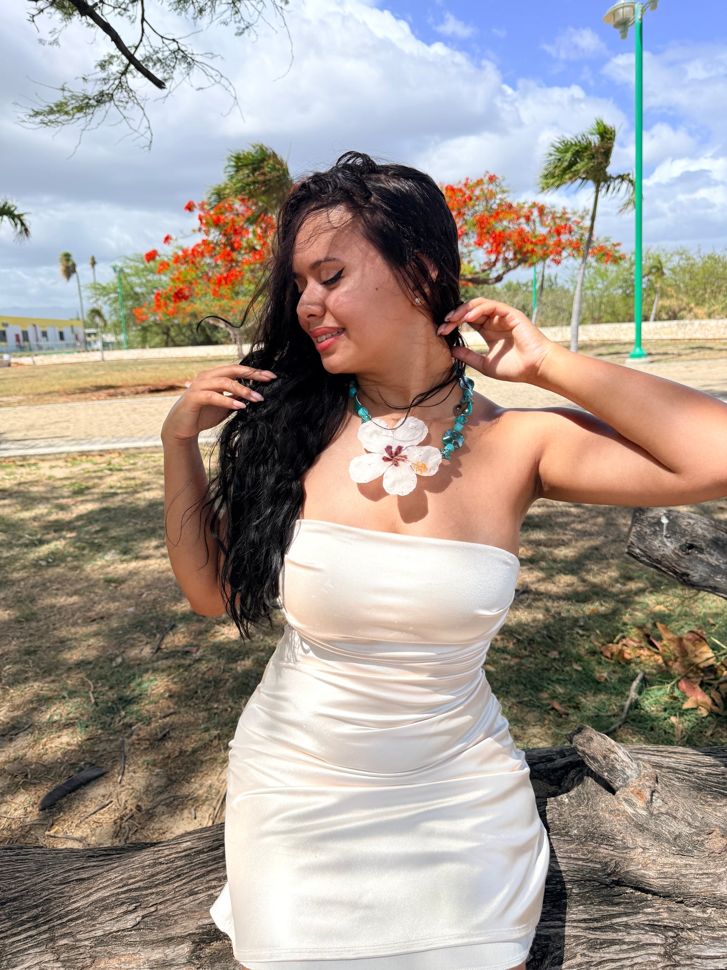 VIP amapola necklace