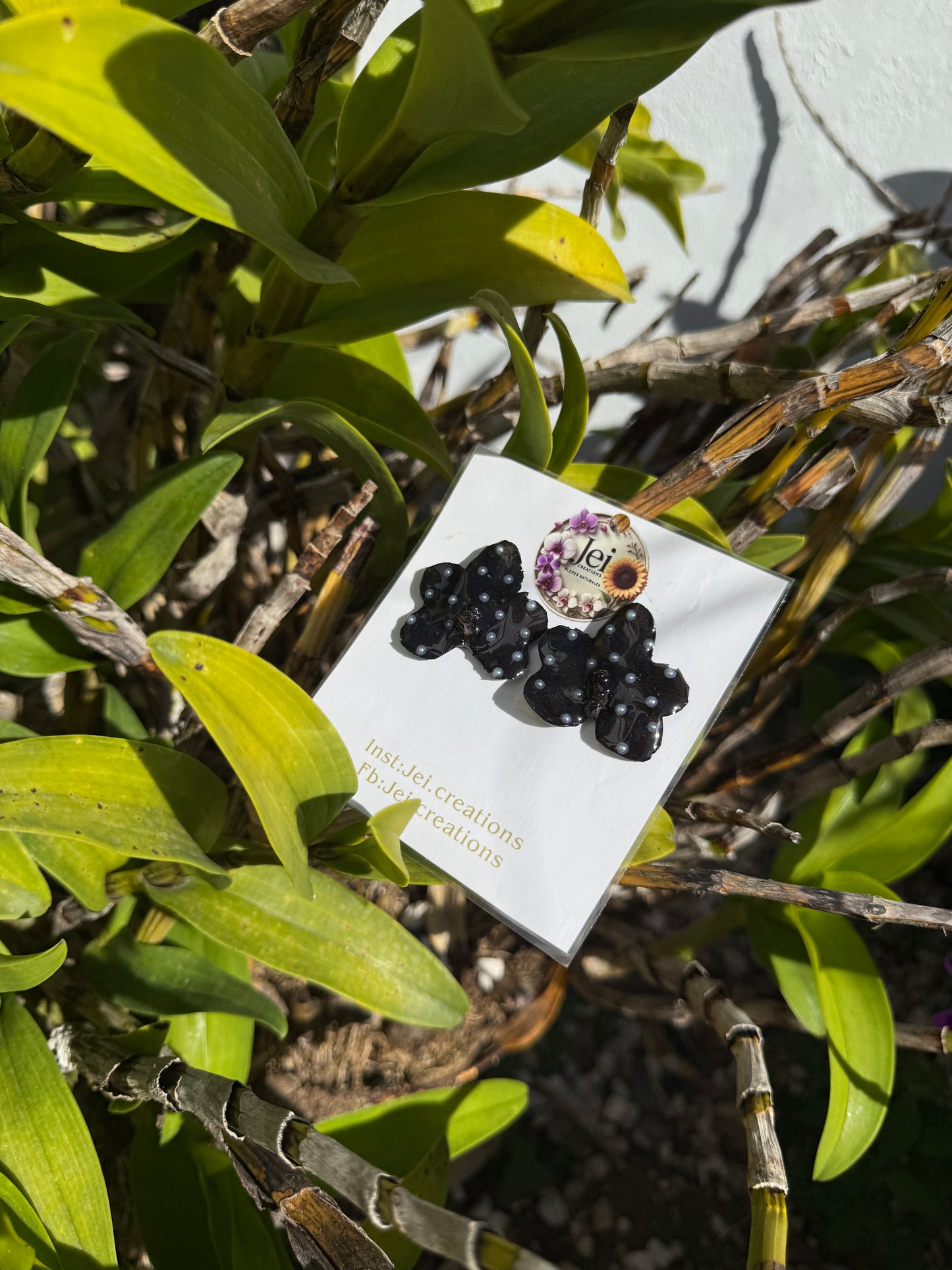 Black Orchid pearl stud