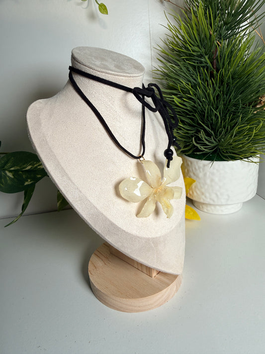 Cream Dendrobium choker