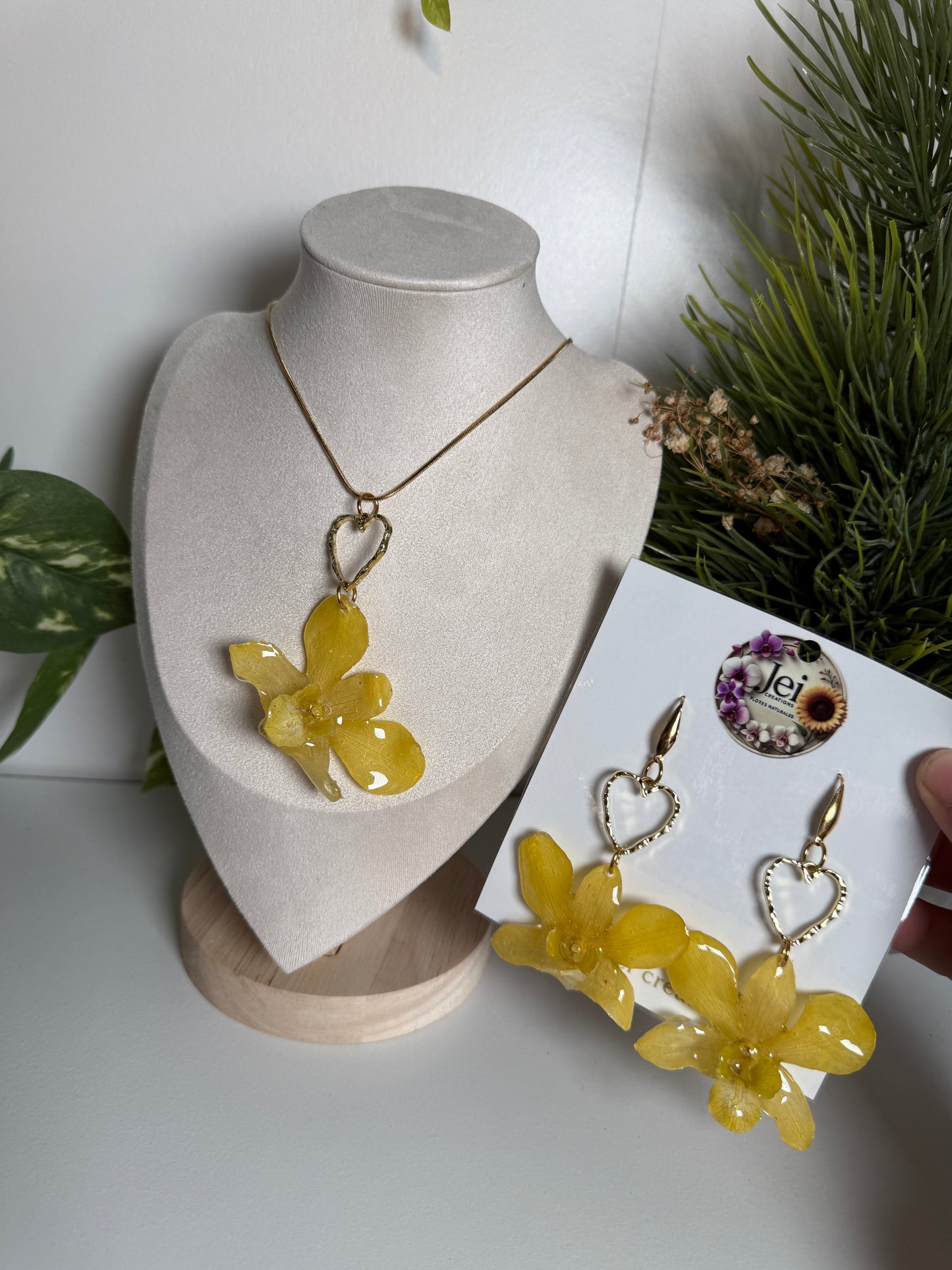 Yellow Dendrobium heart set