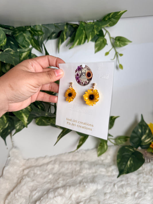 Extra mini sunflower earring