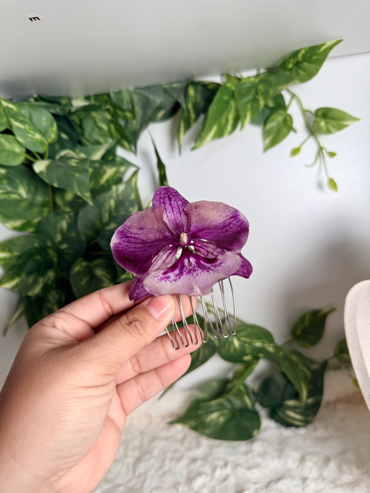 Violet Eclipse – Orchid Hair Comb