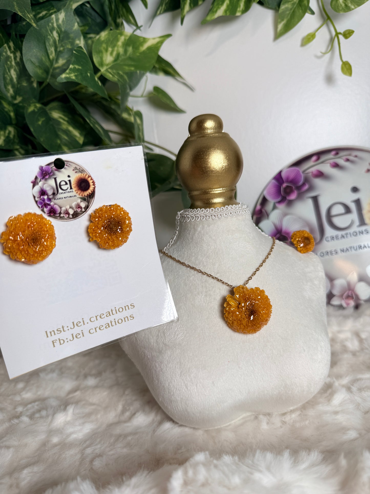 Golden Pom Set