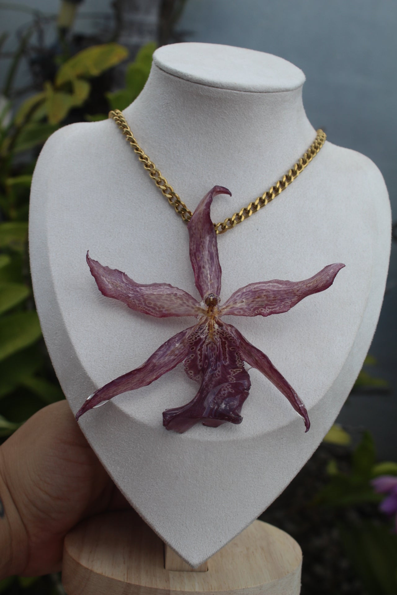 Spider big Orchid necklace