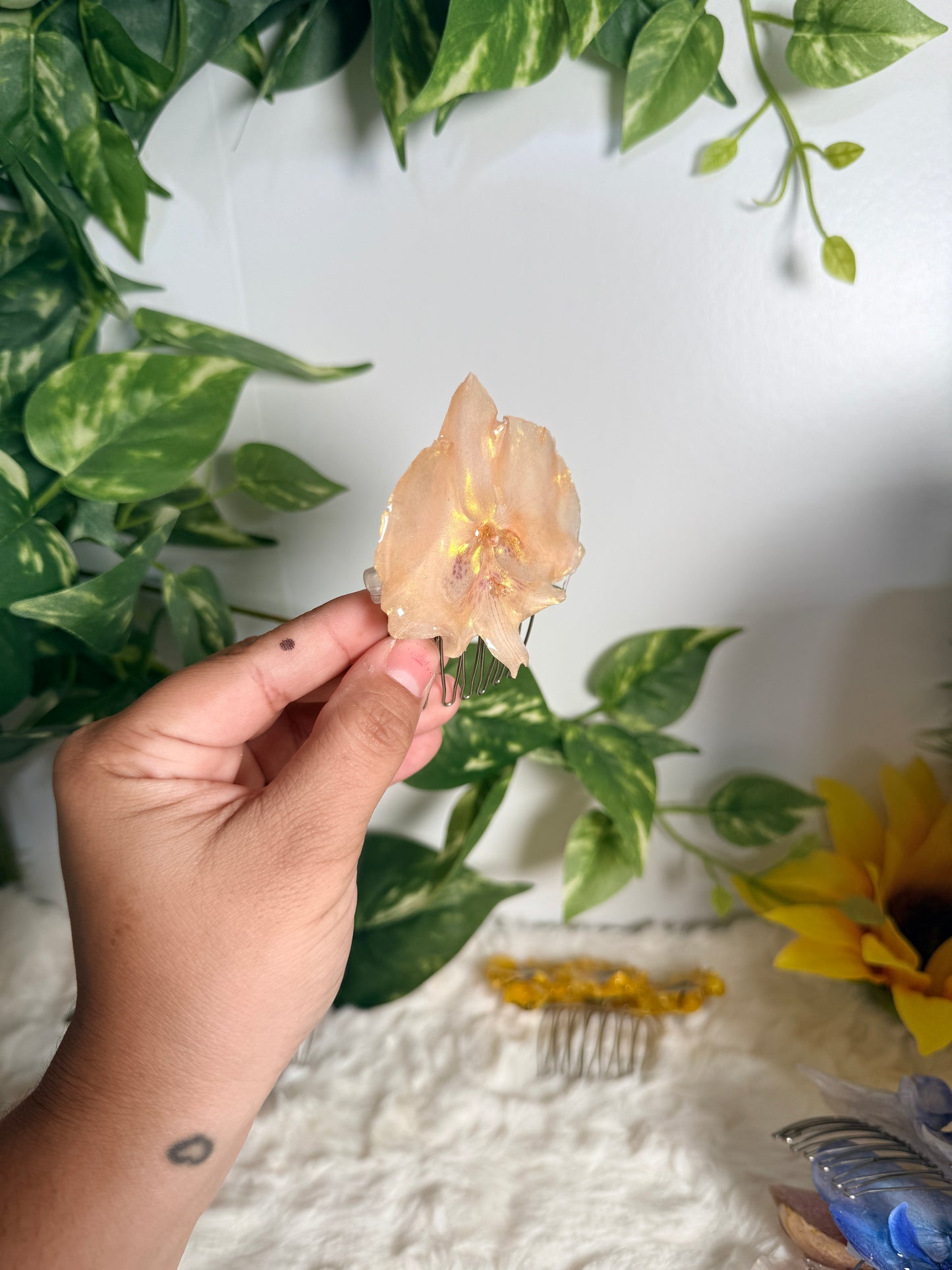 Golden Orchid Glow Hair Comb