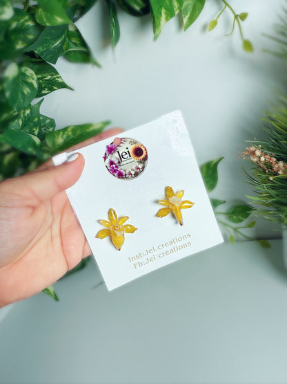 Extra mini yellow Orchid Stud