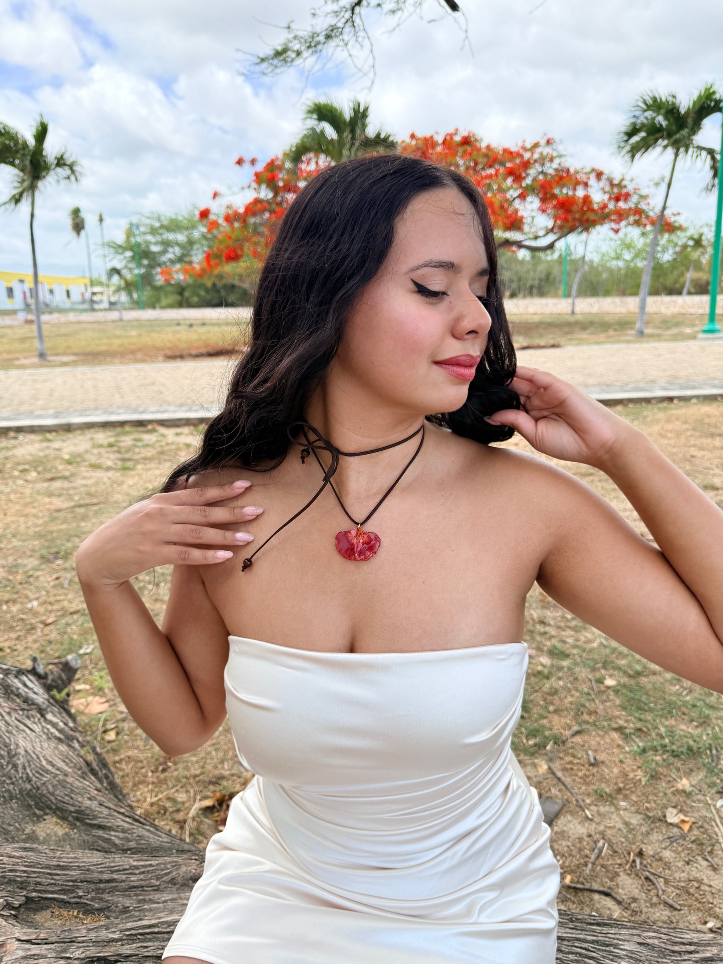 Flamboyan choker