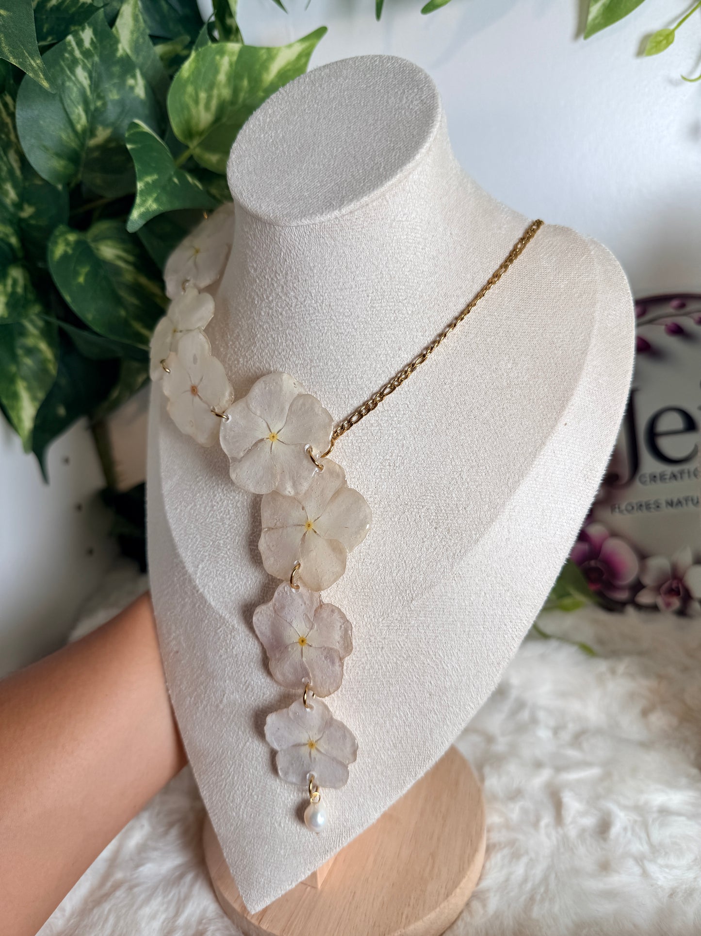 Playera Cascade Necklace