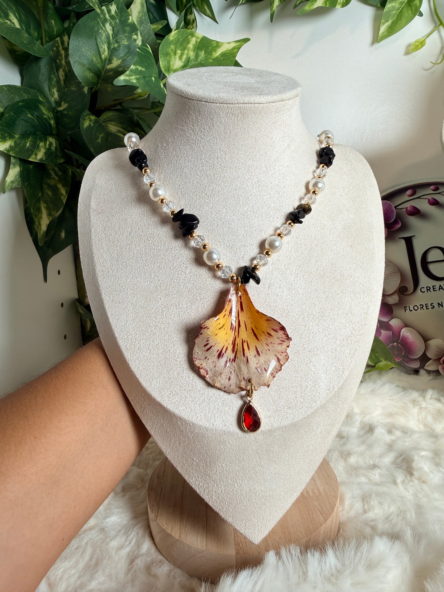 Flamboyán Noir Necklace