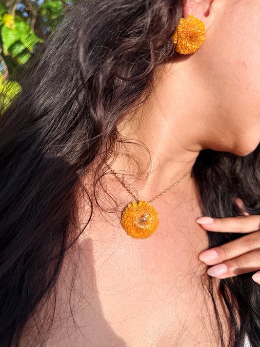 Golden Pom Set(aretes+sortija+cadena)