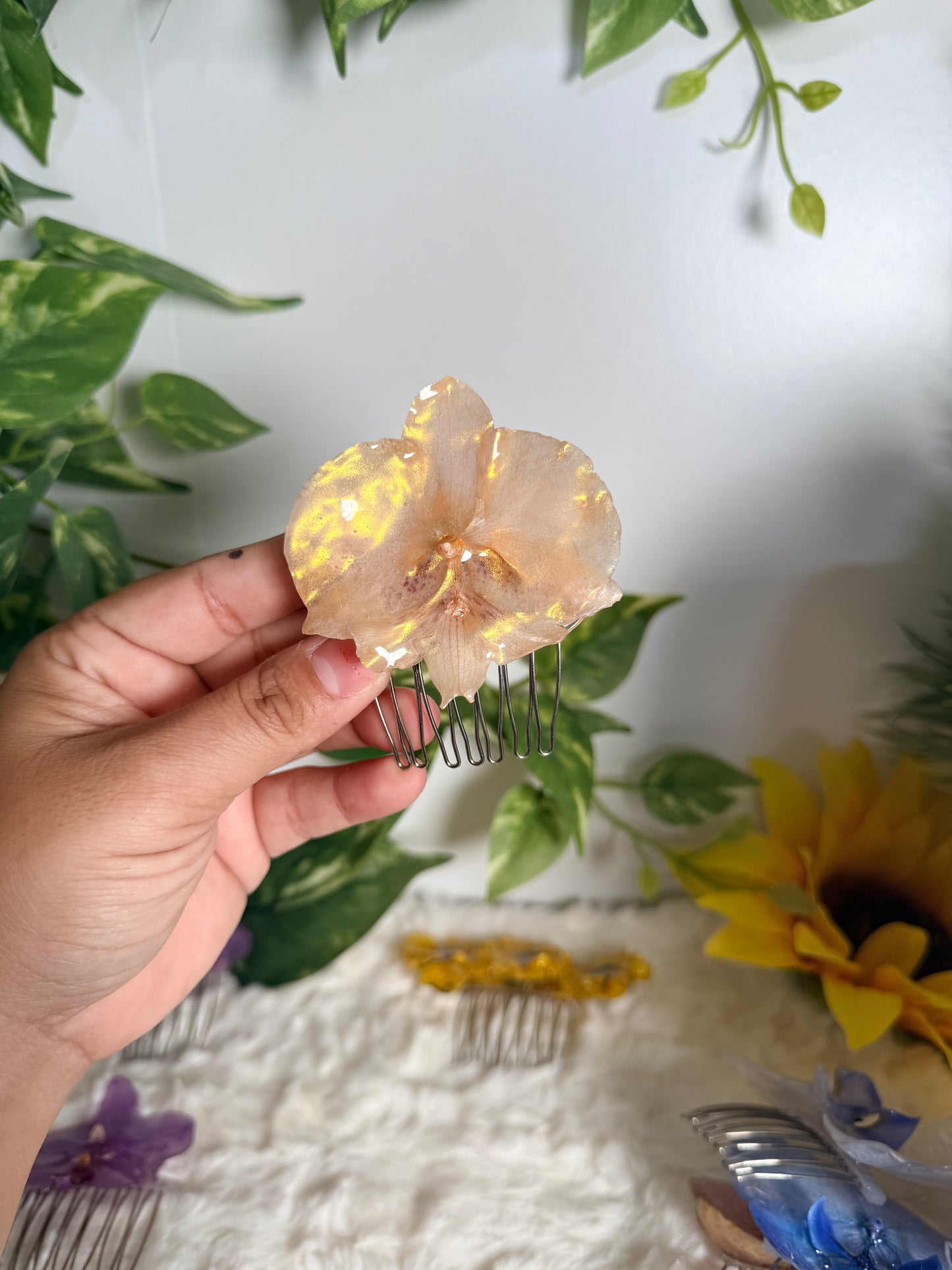 Golden Orchid Glow Hair Comb