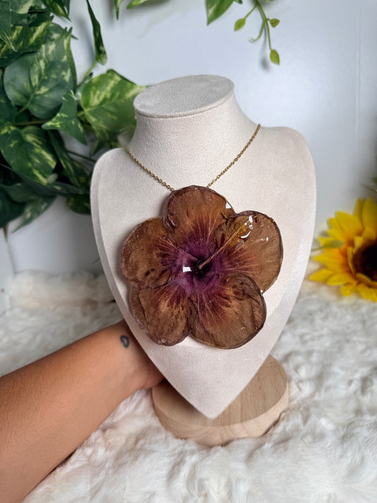 Mocha Bloom – Hibiscus Necklace