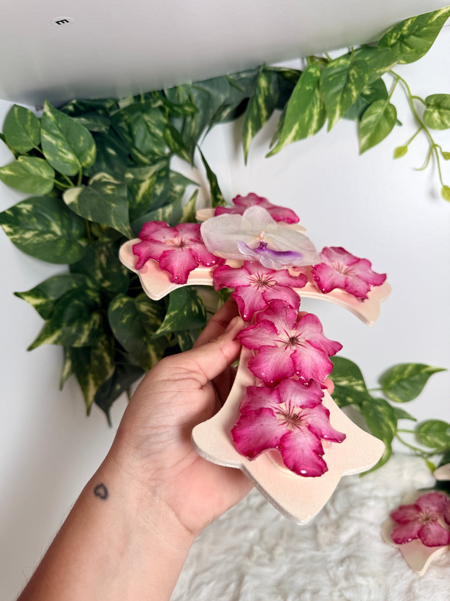 Rosé Grace Cross Decor