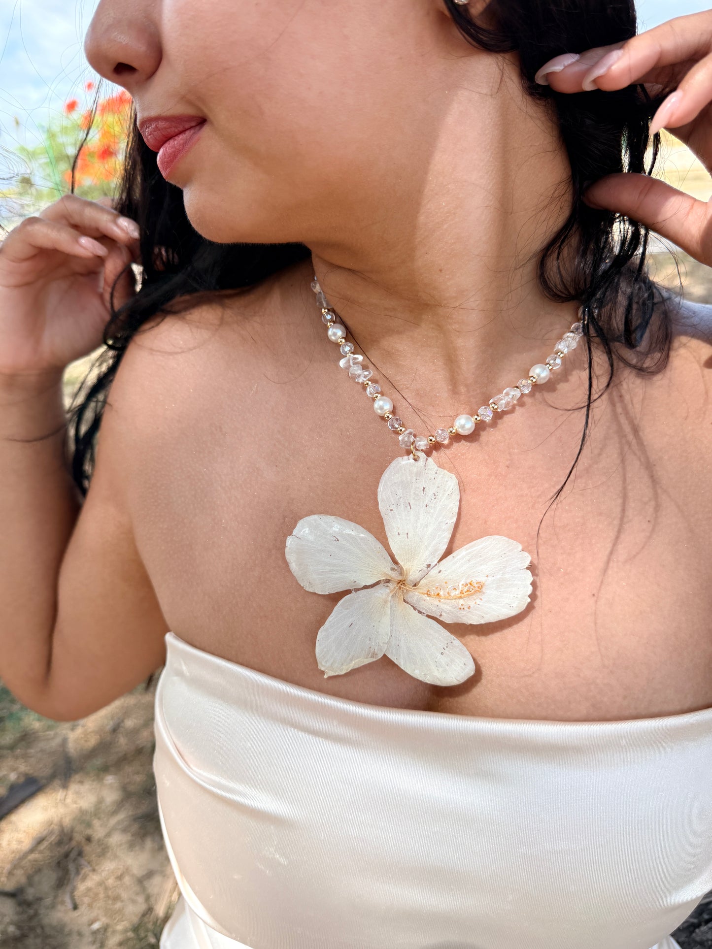 Ivory Hibiscus Éclat Necklace