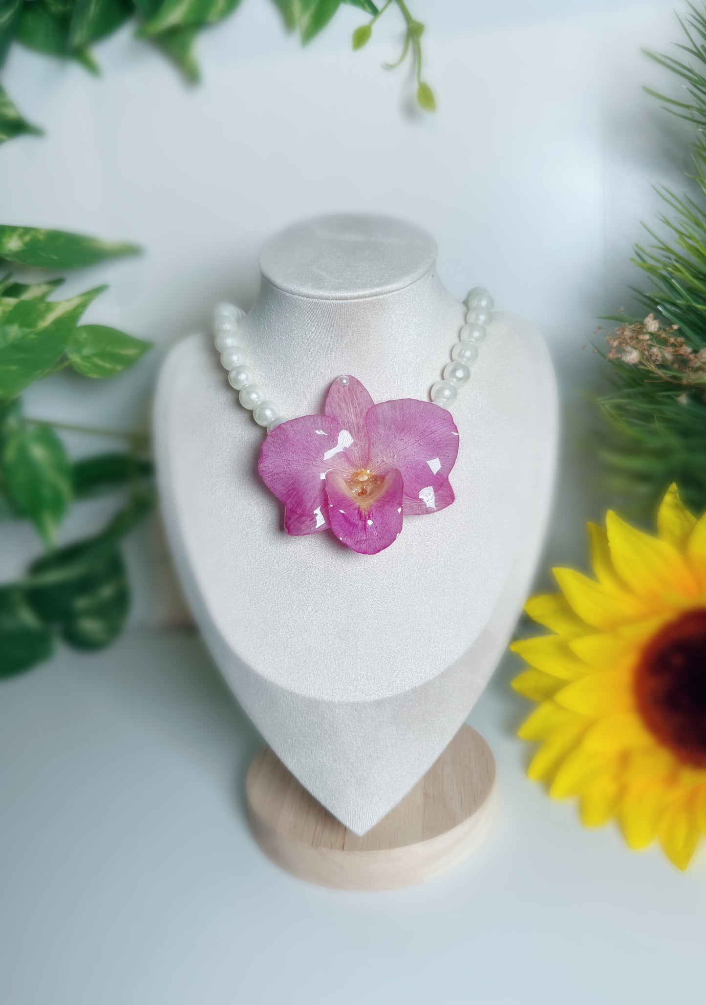 Pinky Orchid pearl necklace Choker