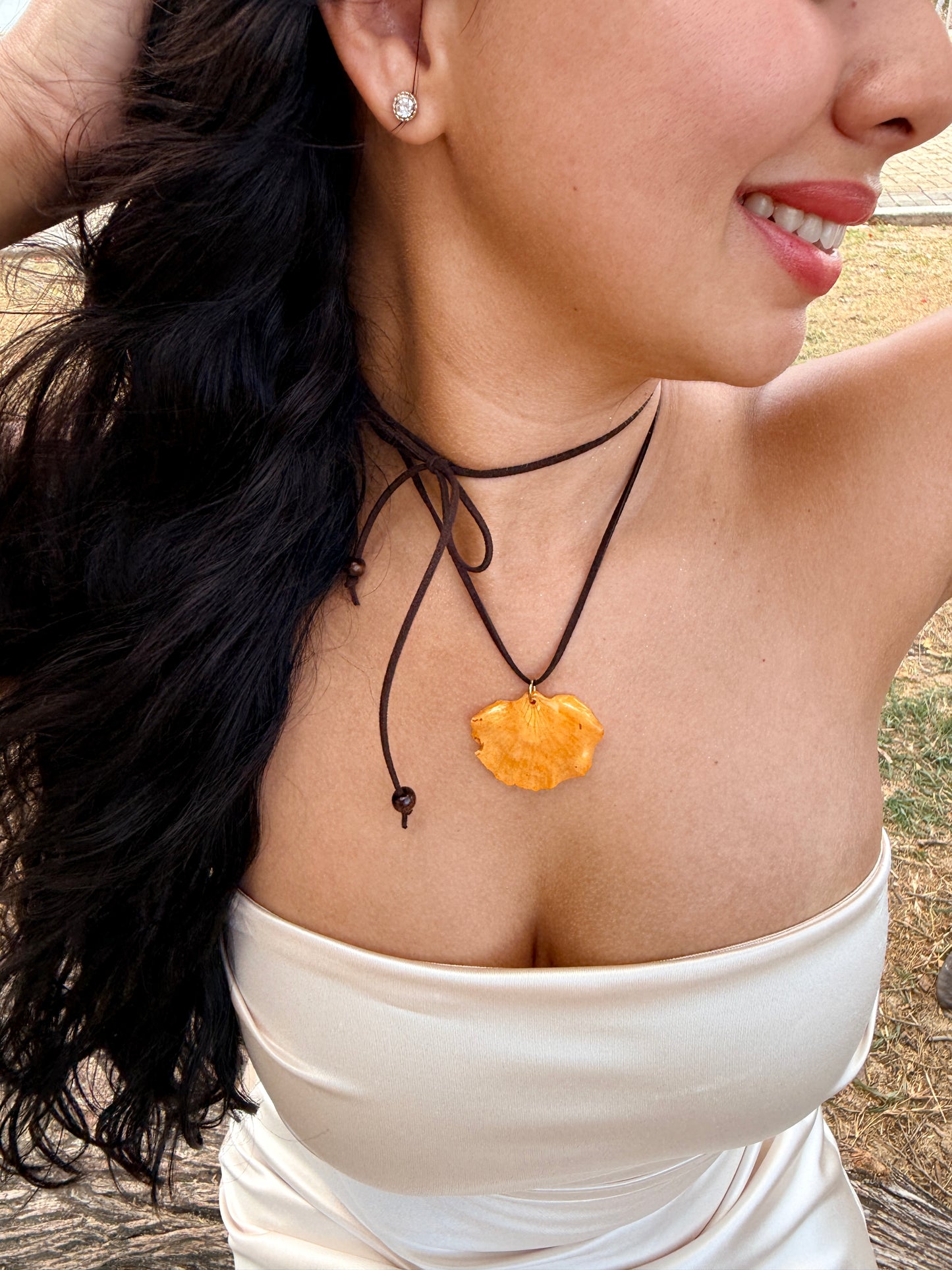 Flamboyan choker