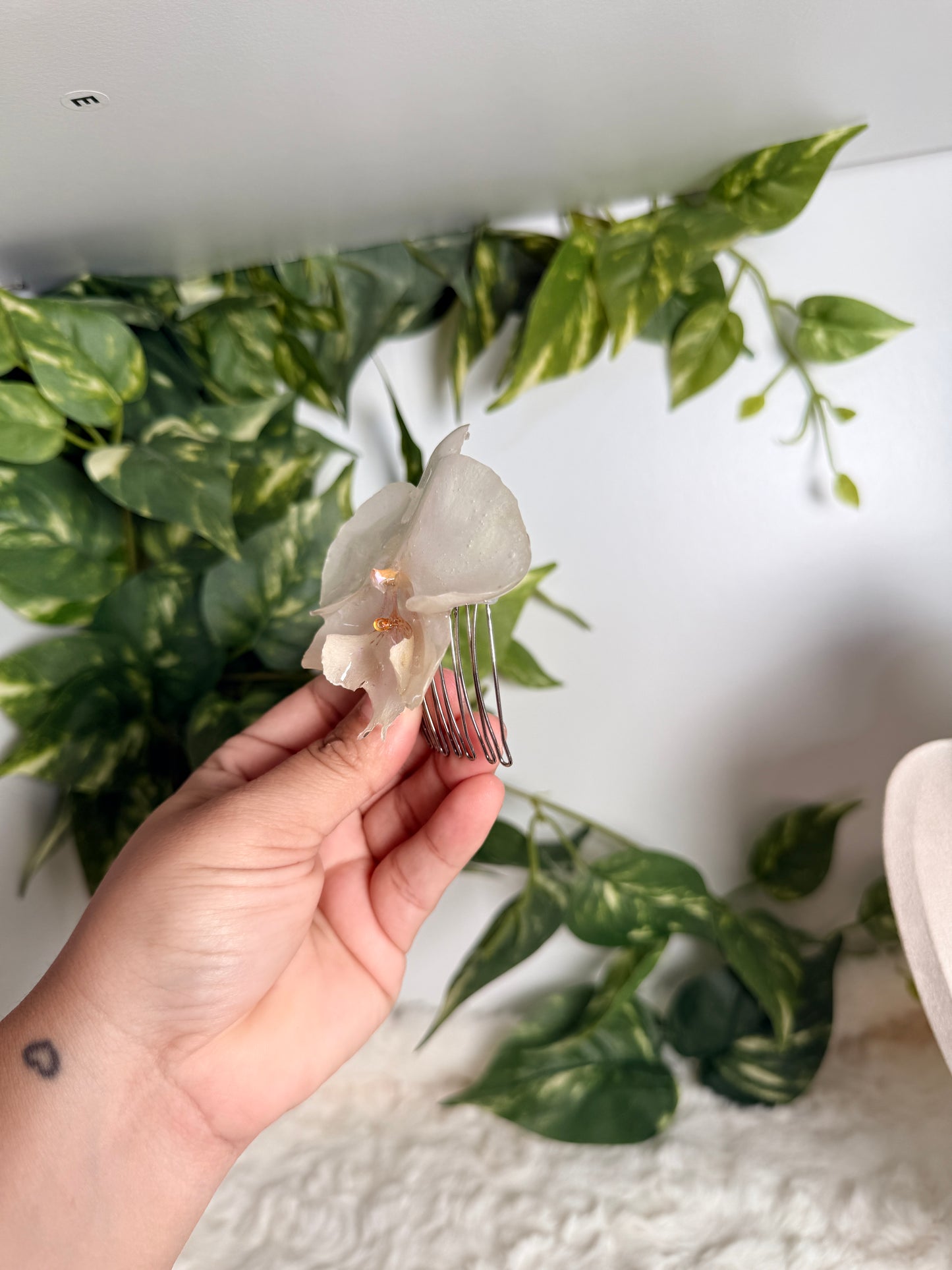 Aurora Pearl – Orchid Hair Comb