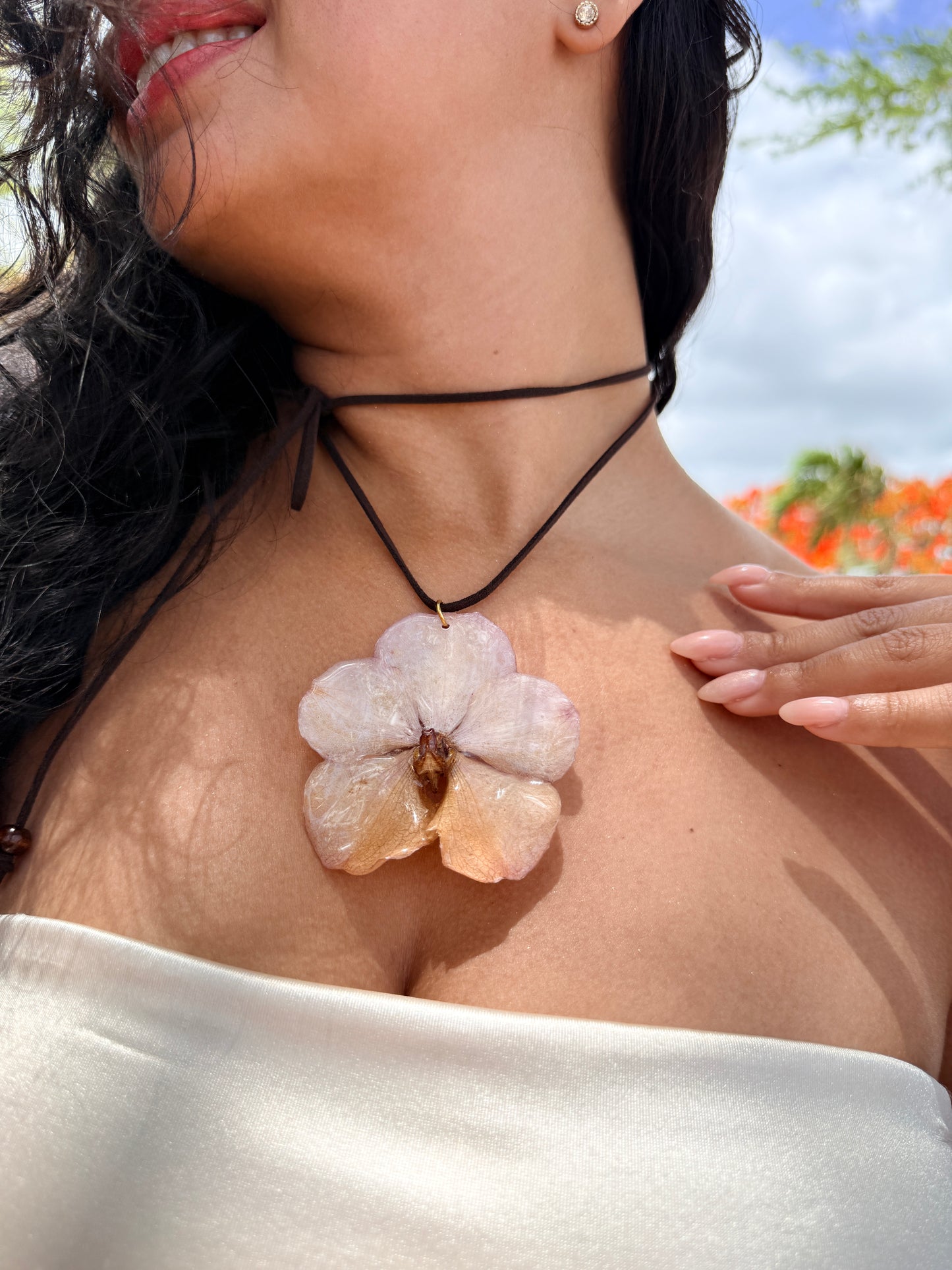 Vanda Champagne Choker