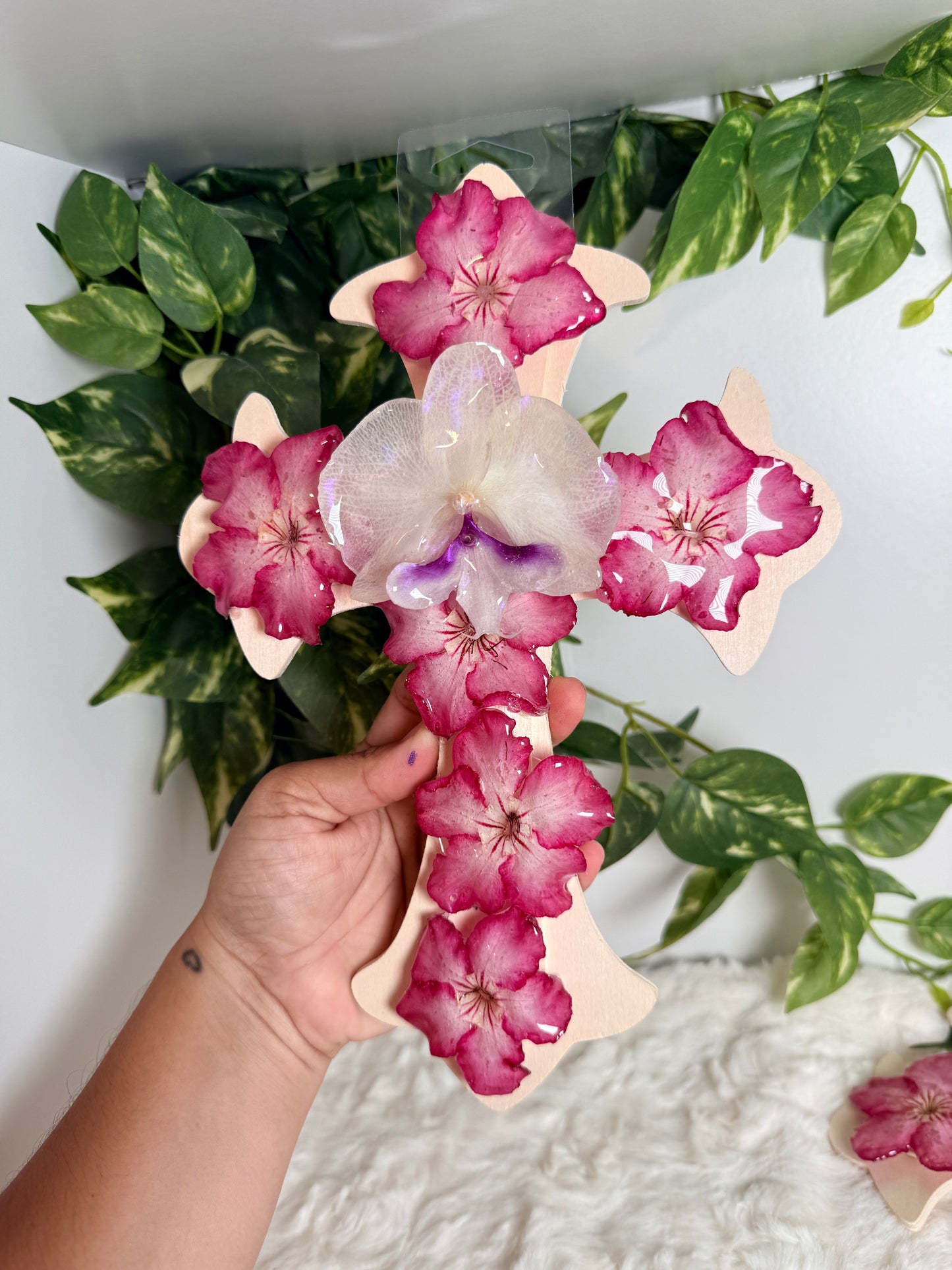Rosé Grace Cross Decor