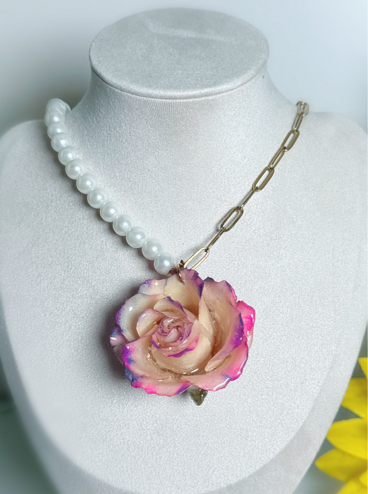 Rose pearl necklace