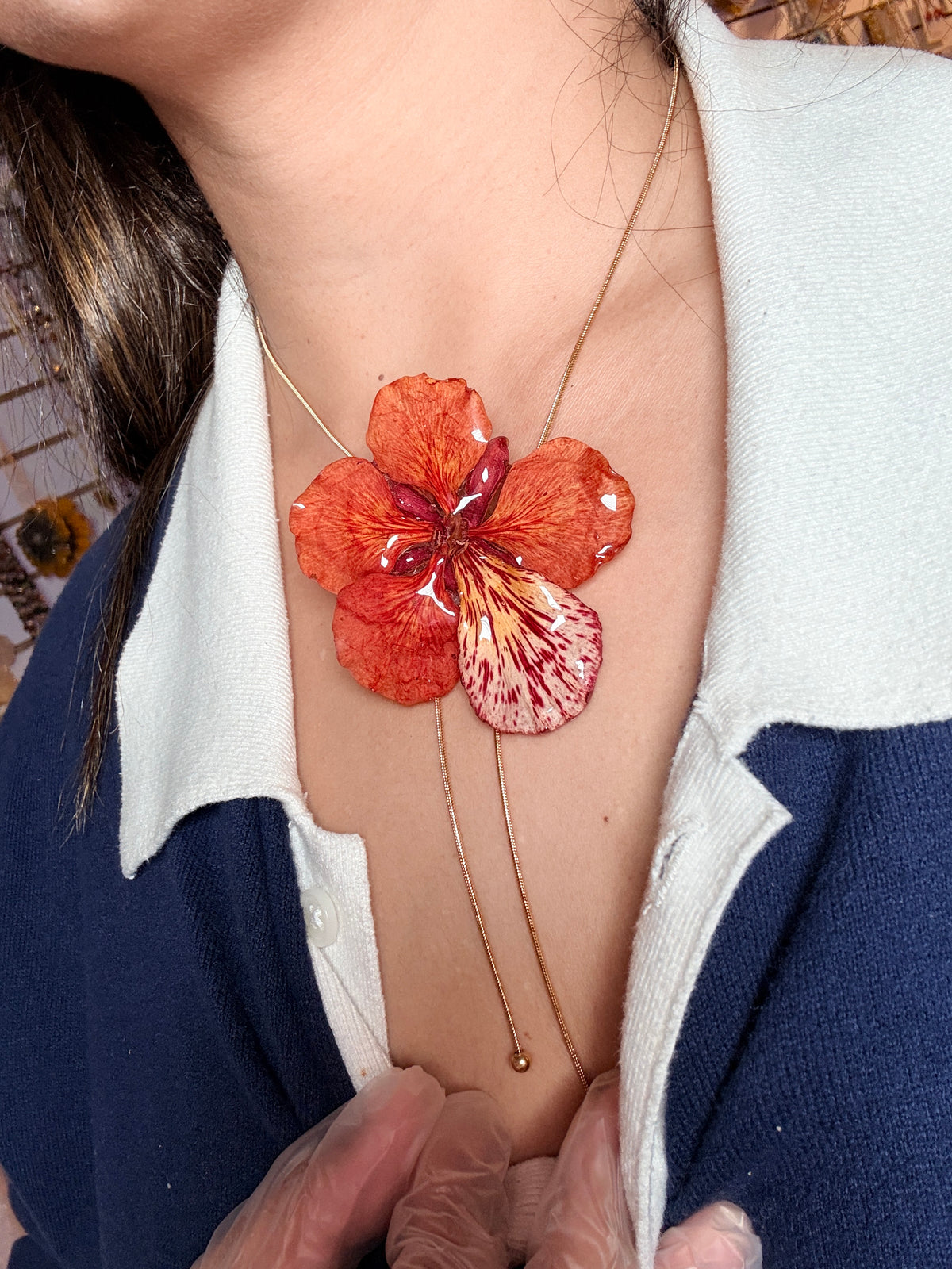 Lariat necklace (Flamboyan)