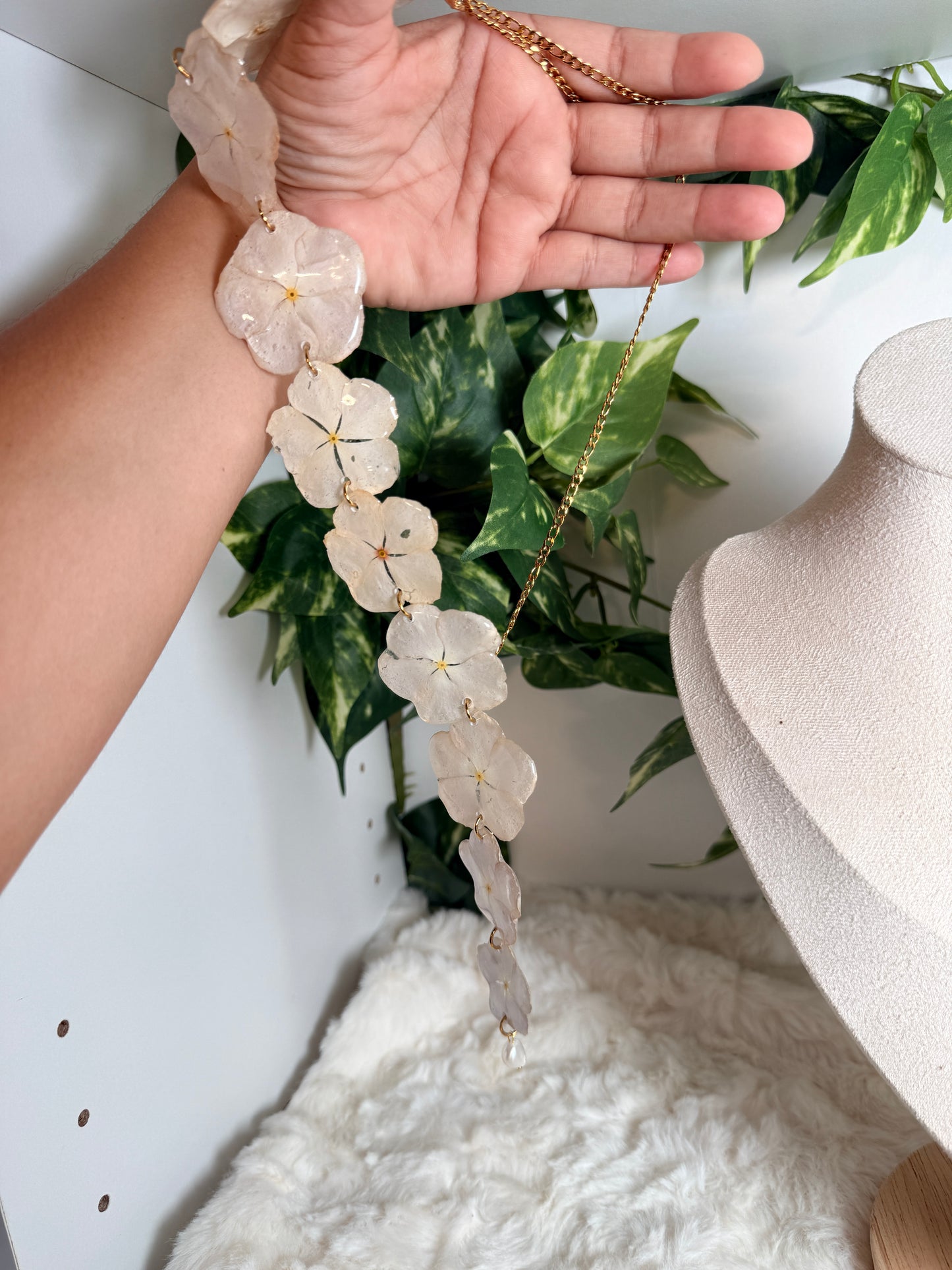 Playera Cascade Necklace