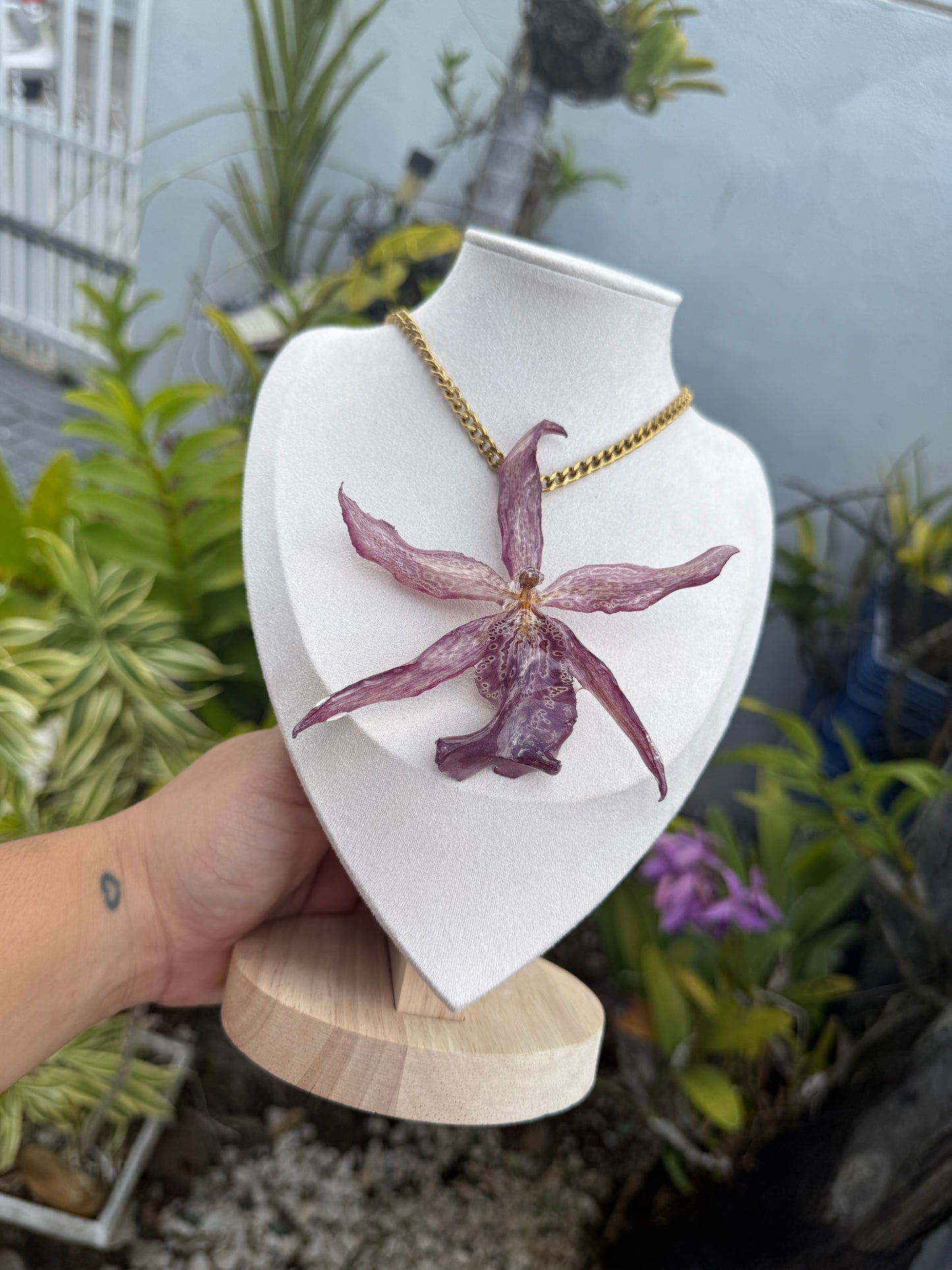 Spider big Orchid necklace