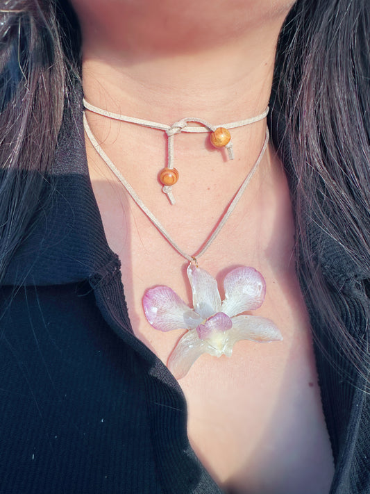 White/purple orchid choker
