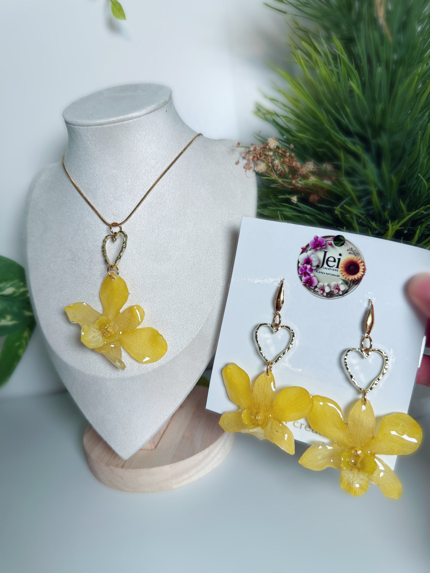 Yellow Dendrobium heart set