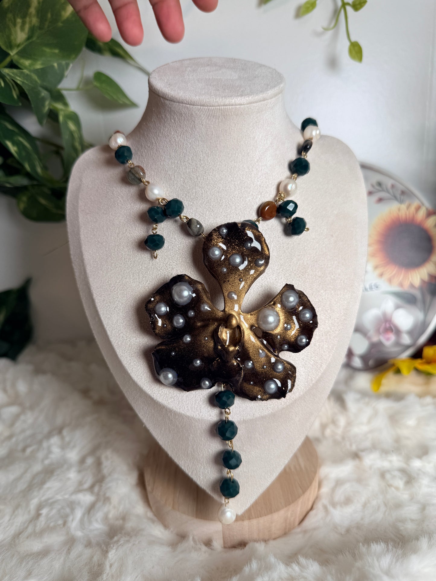 Vanda Noir Pearl Necklace