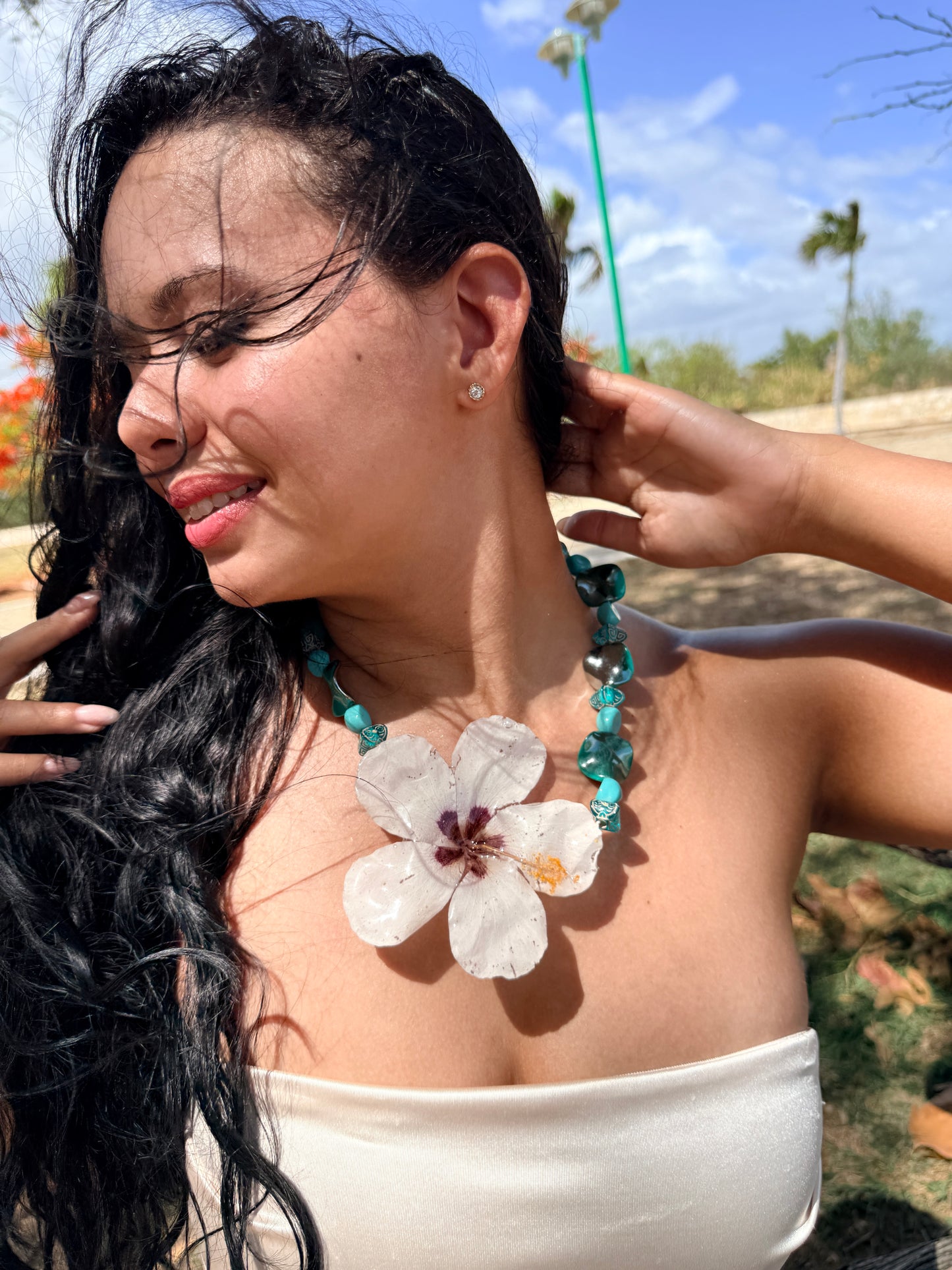 VIP amapola necklace