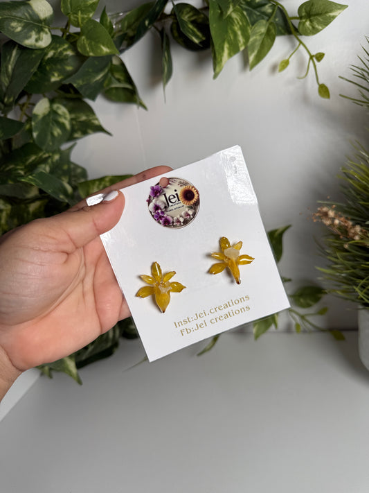 Extra mini yellow Orchid Stud