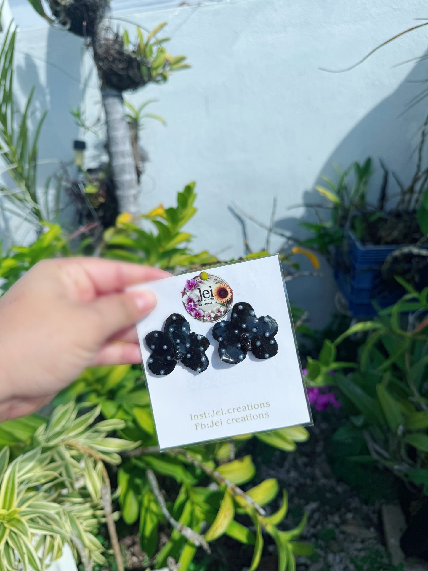 Black Orchid pearl stud