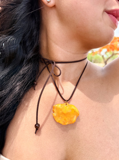 Flamboyan choker