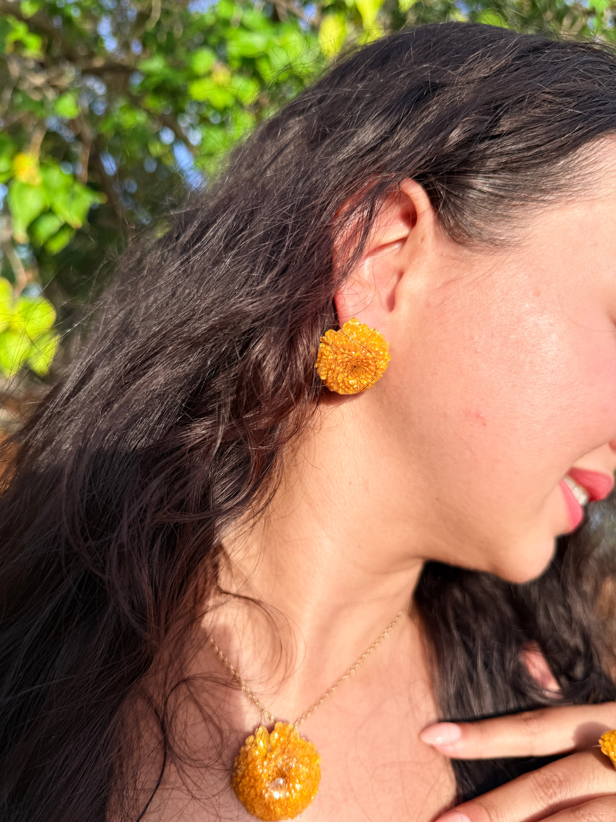 Golden Pom Set(aretes+sortija+cadena)