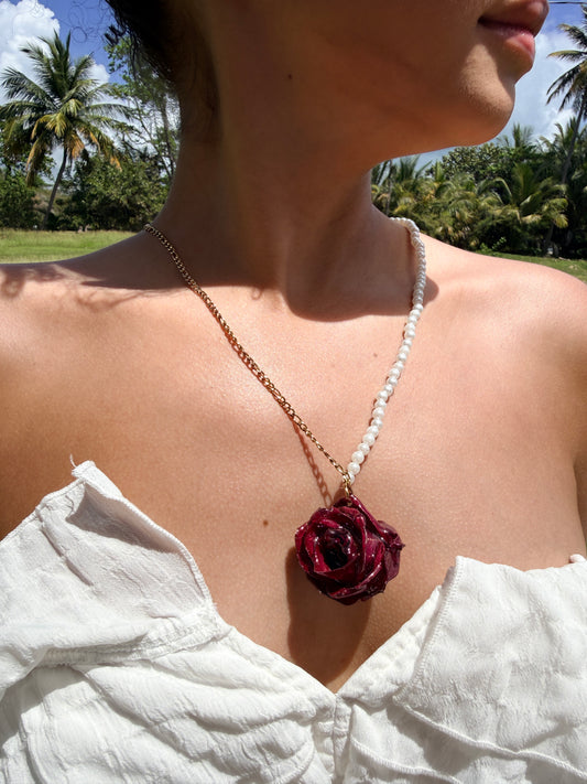 Rose pearl necklace