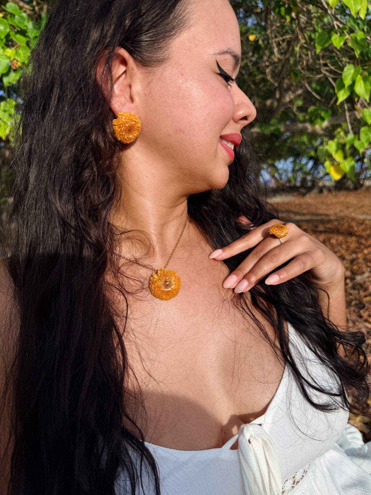 Golden Pom Set(aretes+sortija+cadena)