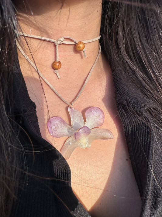 White/purple orchid choker