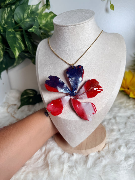 Isla Bloom Hibiscus Necklace