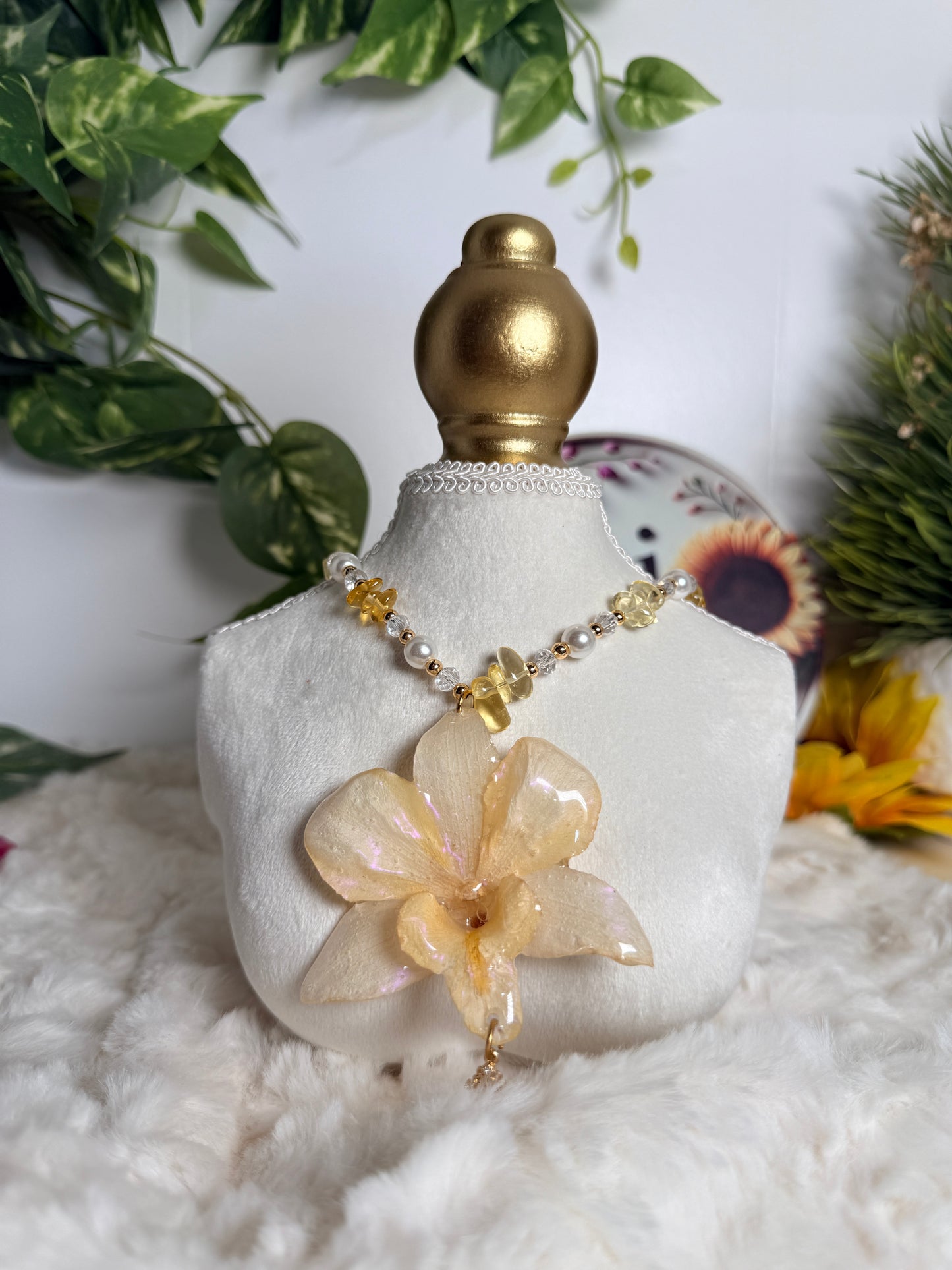Ivory Glow Necklace