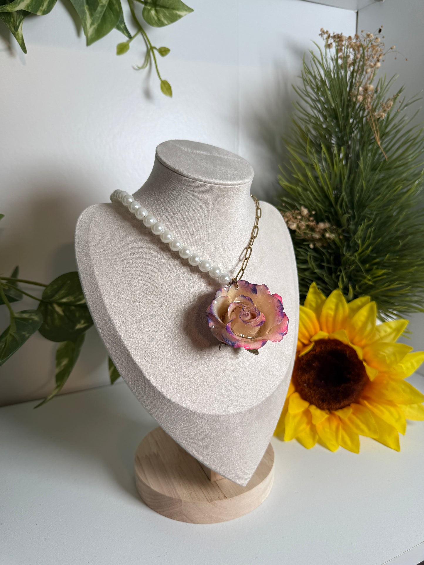 Rose pearl necklace
