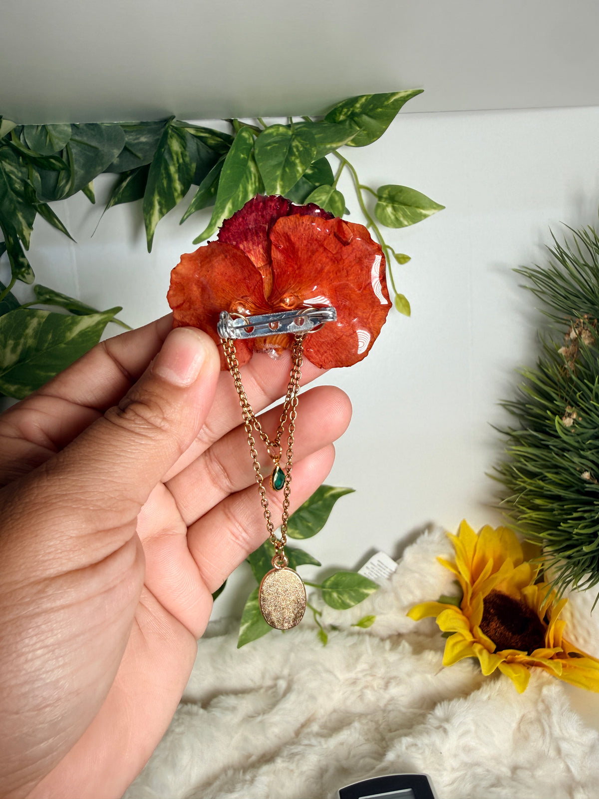 Fe y Flamboyán Brooch