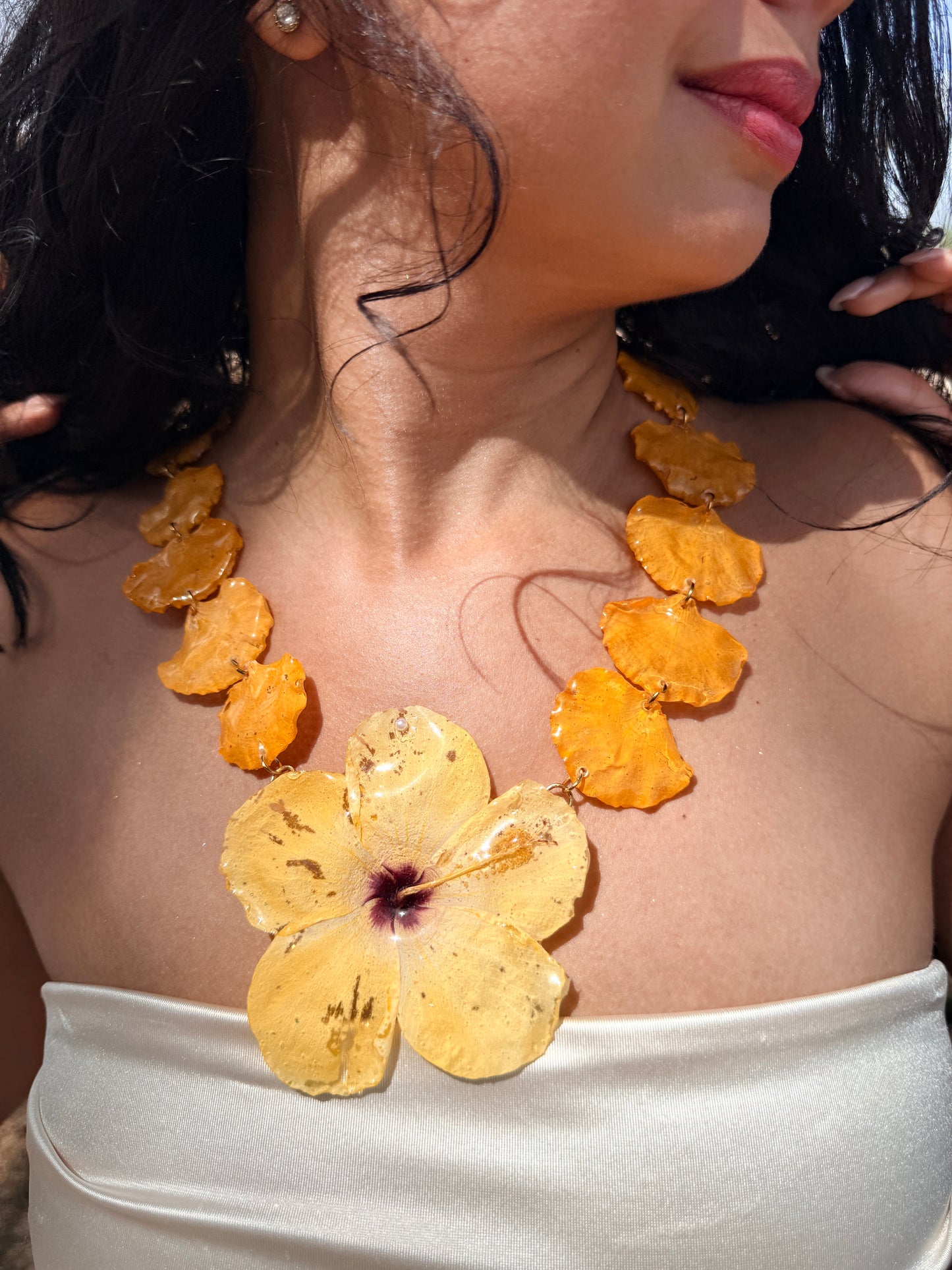 Golden Flamboyán Hibiscus Necklace