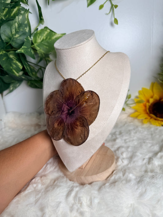 Mocha Bloom – Hibiscus Necklace