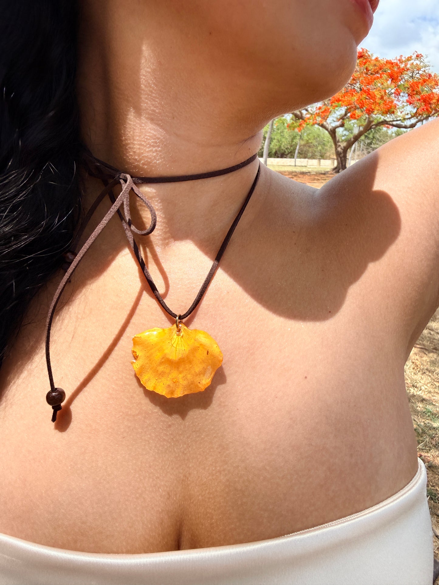 Flamboyan choker