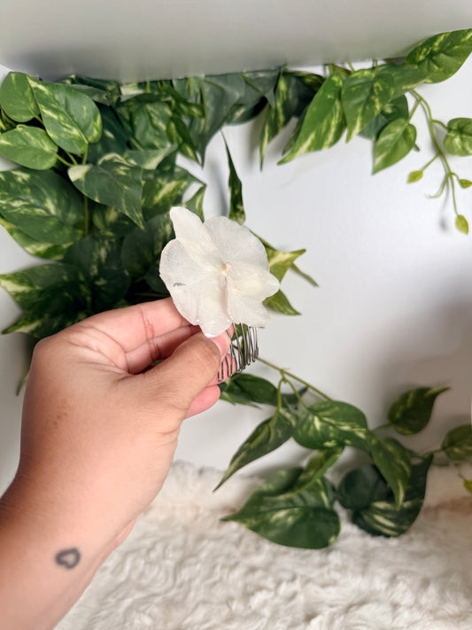 Arctic Pearl – Orchid Hair Comb