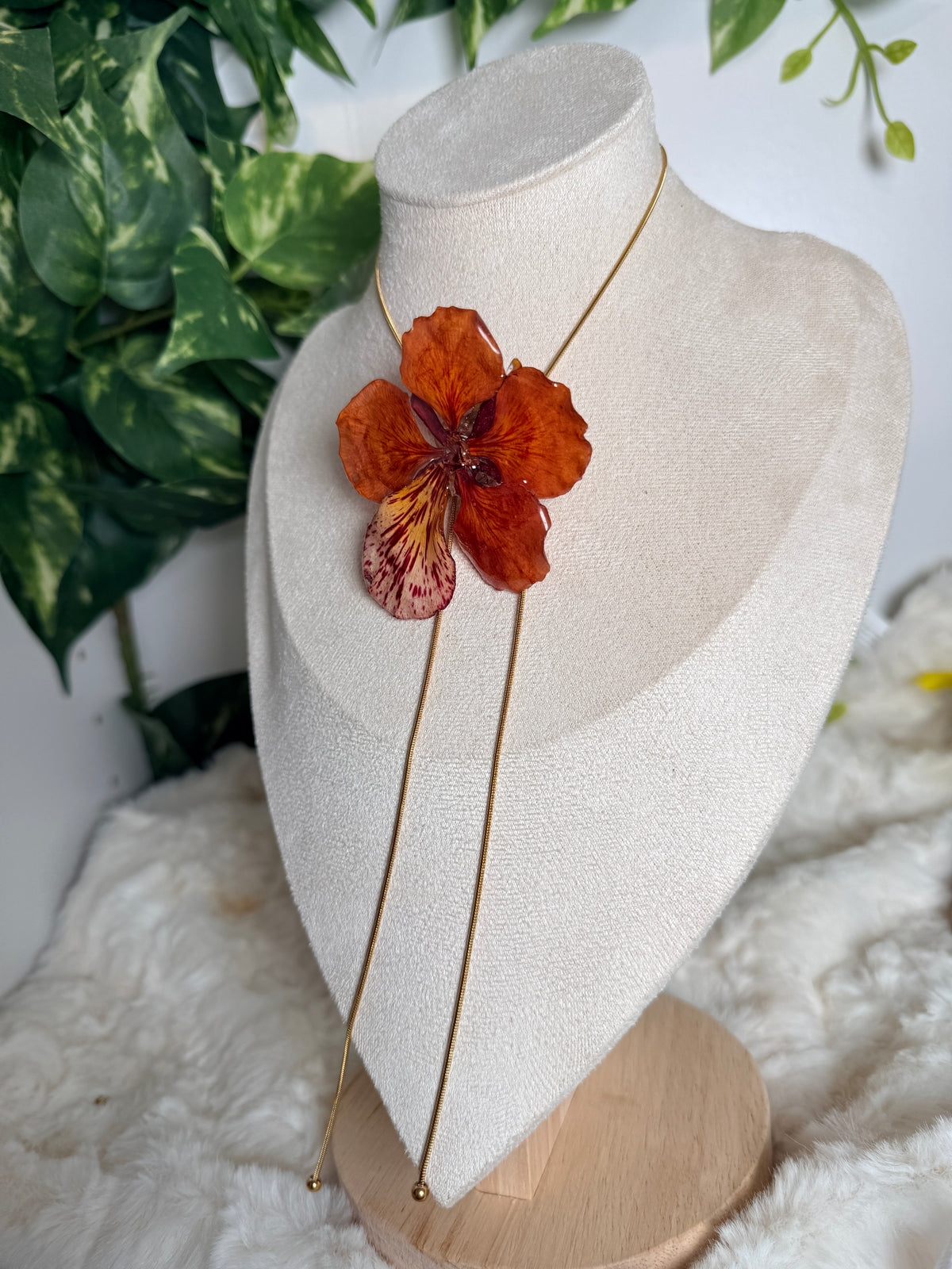 Lariat necklace (Flamboyan)